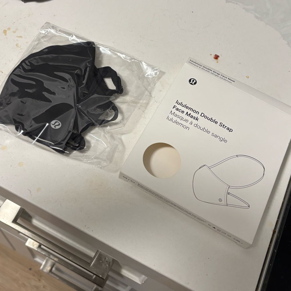 lululemon athletica Face Mask new with box